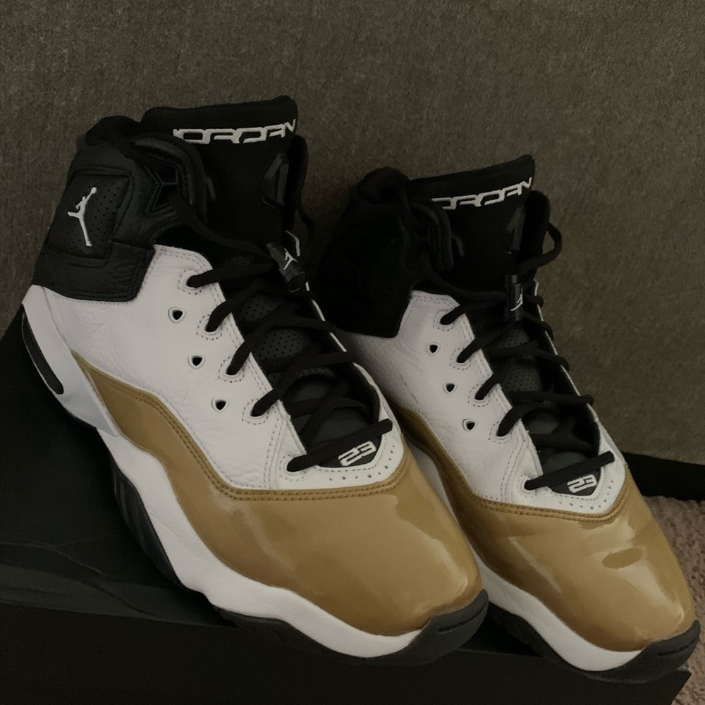 Men’s Jordan B’Loyal Basketball Shoes